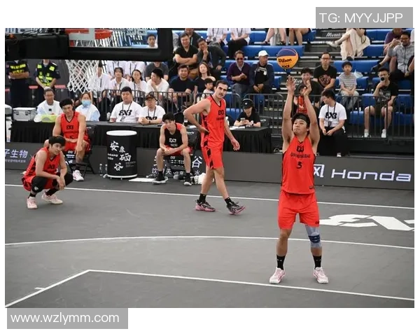 从足球场到篮球场:当足球明星转战篮球世界的故事与挑战