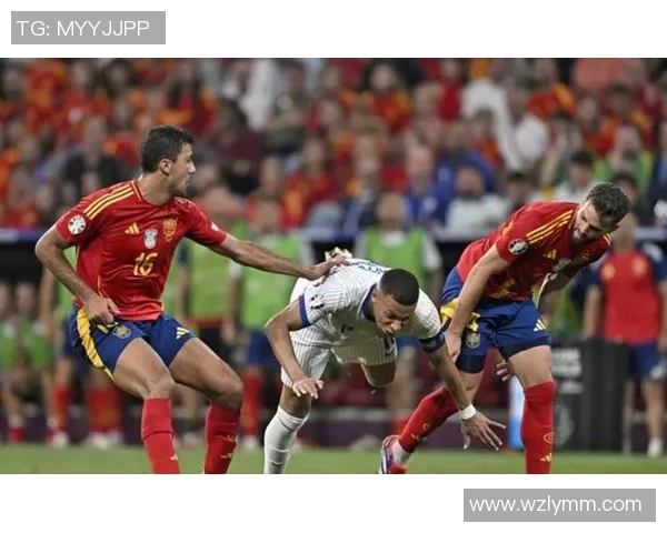 聚焦足球巨星膝盖伤痛与恢复过程如何影响职业生涯的持续性与竞技水平