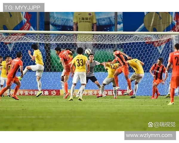 足球与篮球双雄对决：探索球场传奇与跨界体育精神的碰撞